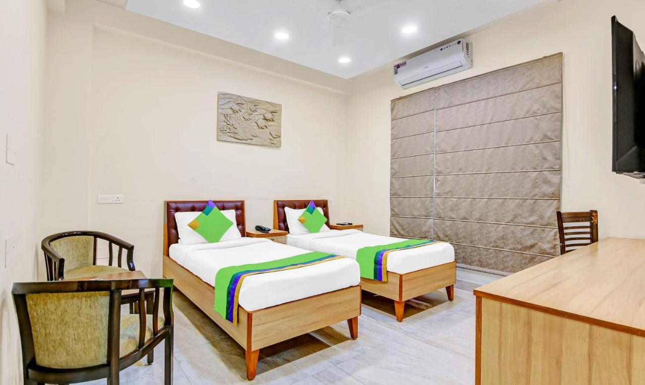 Treebo Sai Village Gold Souk - Sec 43 Gurgaon Exterior foto