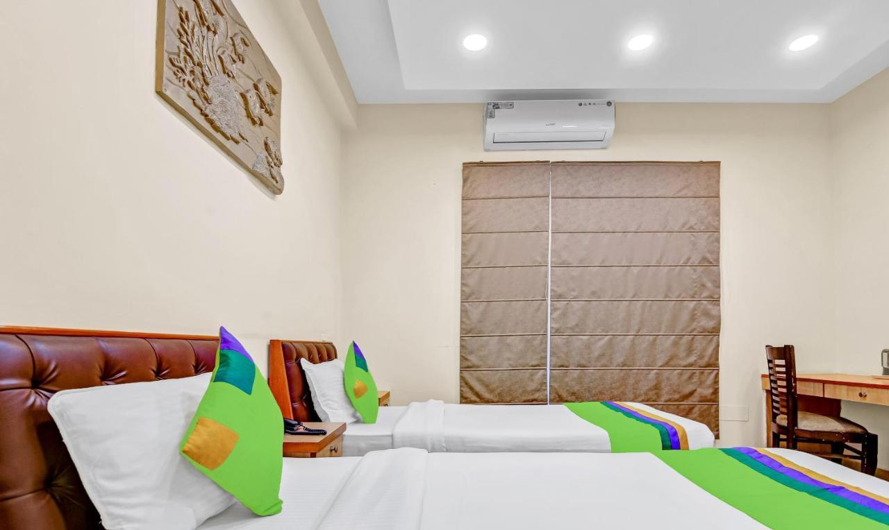 Treebo Sai Village Gold Souk - Sec 43 Gurgaon Exterior foto