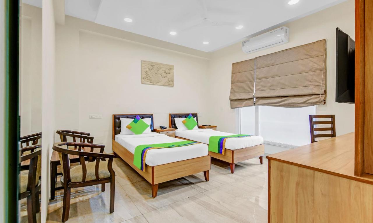 Treebo Sai Village Gold Souk - Sec 43 Gurgaon Exterior foto