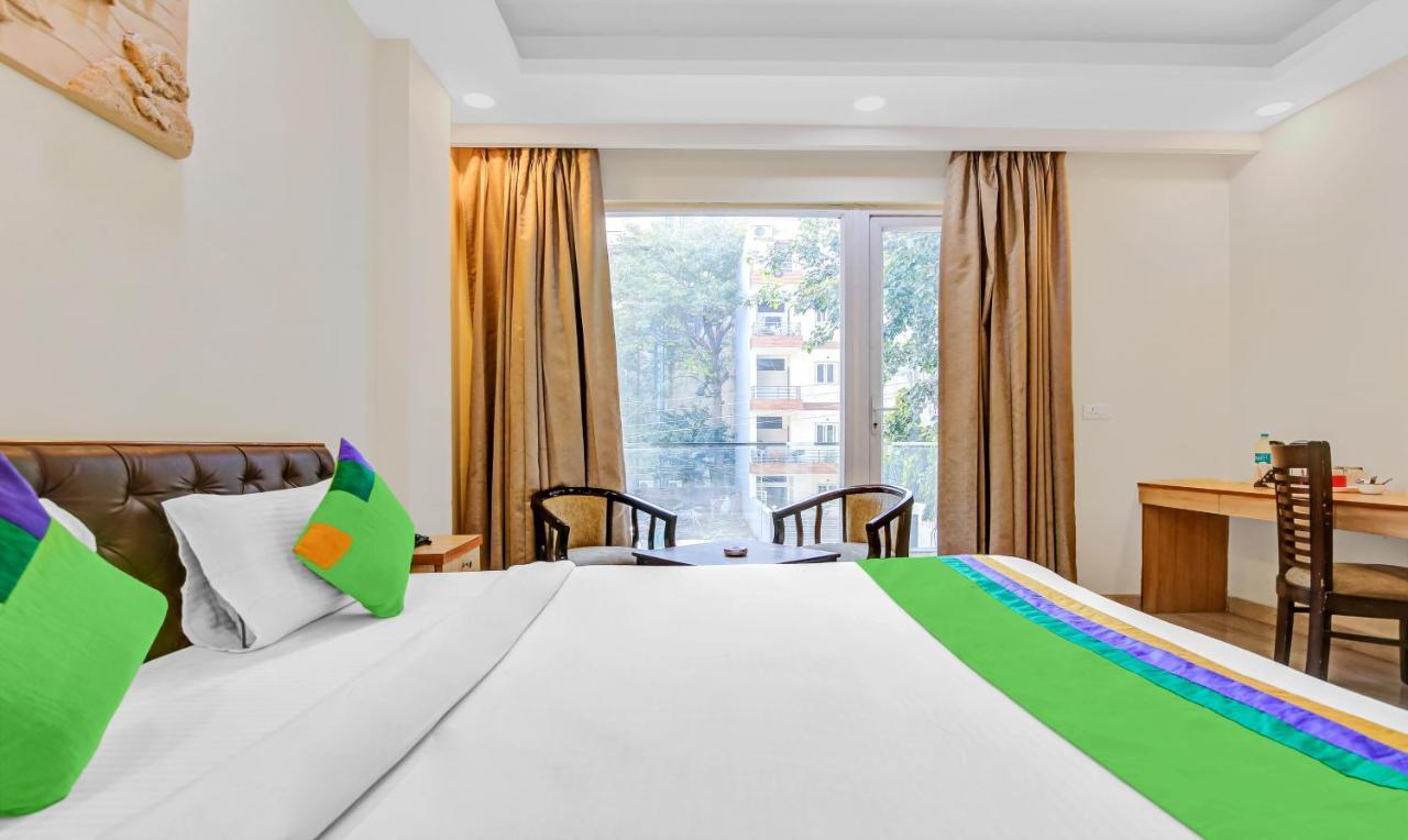 Treebo Sai Village Gold Souk - Sec 43 Gurgaon Exterior foto