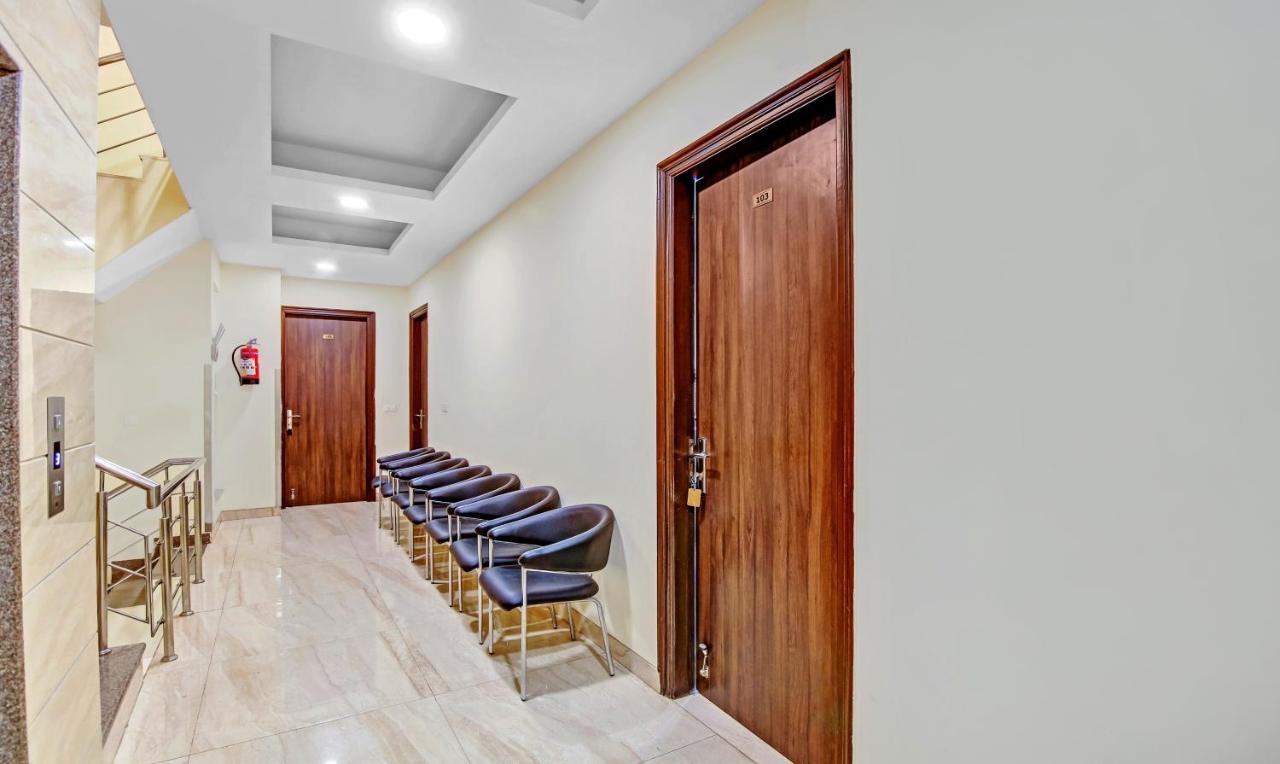 Treebo Sai Village Gold Souk - Sec 43 Gurgaon Exterior foto