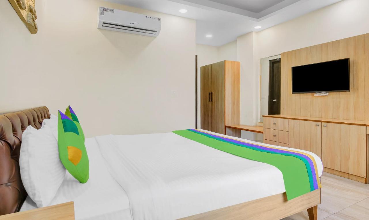 Treebo Sai Village Gold Souk - Sec 43 Gurgaon Exterior foto