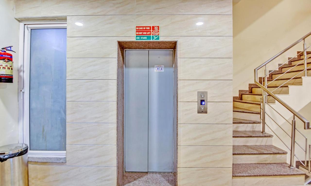 Treebo Sai Village Gold Souk - Sec 43 Gurgaon Exterior foto